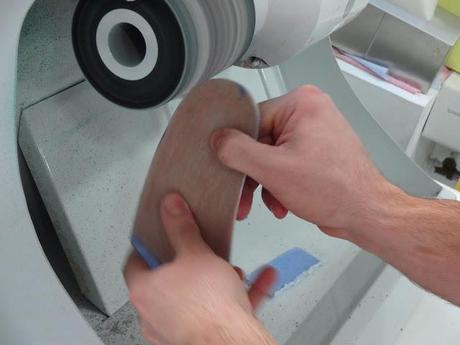 Las plantillas deportivas un elemento aconsejable para prevenir y tratar lesiones en los corredores. Reportaje completo del proceso de elaboración en Plantillas Deportivas Ianes... Desde ahora voy a entrenar y correr con ellas...!!! Las plantillas deportivas un elemento aconsejable para prevenir y tratar lesiones en los corredores. Reportaje completo del proceso de elaboración en Plantillas Deportivas Ianes... Desde ahora voy a entrenar y correr con ellas...!!!