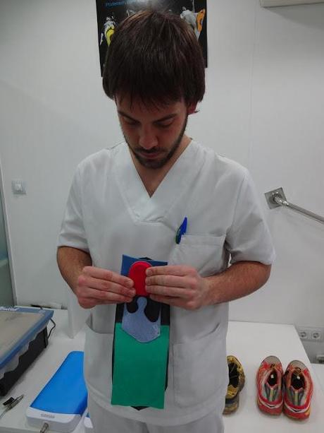 Las plantillas deportivas un elemento aconsejable para prevenir y tratar lesiones en los corredores. Reportaje completo del proceso de elaboración en Plantillas Deportivas Ianes... Desde ahora voy a entrenar y correr con ellas...!!! Las plantillas deportivas un elemento aconsejable para prevenir y tratar lesiones en los corredores. Reportaje completo del proceso de elaboración en Plantillas Deportivas Ianes... Desde ahora voy a entrenar y correr con ellas...!!!