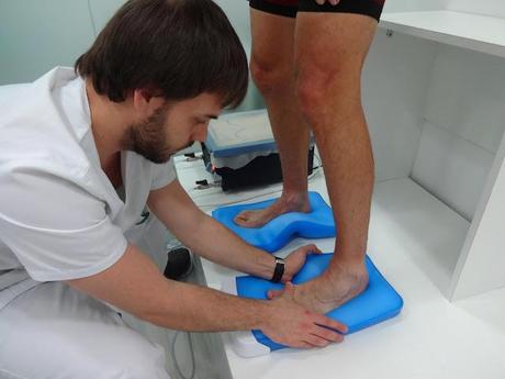 Las plantillas deportivas un elemento aconsejable para prevenir y tratar lesiones en los corredores. Reportaje completo del proceso de elaboración en Plantillas Deportivas Ianes... Desde ahora voy a entrenar y correr con ellas...!!! Las plantillas deportivas un elemento aconsejable para prevenir y tratar lesiones en los corredores. Reportaje completo del proceso de elaboración en Plantillas Deportivas Ianes... Desde ahora voy a entrenar y correr con ellas...!!!