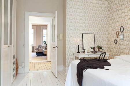 Detalles decorativos de obra suelo de madera de pino sillas eames sillas de diseño rodapies altos muebles de diseño escandinavo muebles de diseño molduras en el techo decoración lámparas de diseño fotos decoración nórdica estanterias abiertas cocina diseño nórdico diseño danés diseño americano Detalles decorativos de obra decorar salones decorar casas decoración nórdica decoración estilo nórdico decoración escandinava decoración en blanco cocinas modernas cocinas blancas originales cocinas blancas blog interiores blog estilo nórdico blog decoración nórdica blog deco interiorismo