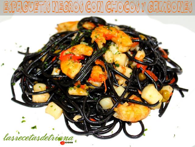 Espaguetis negros con gambones y choco