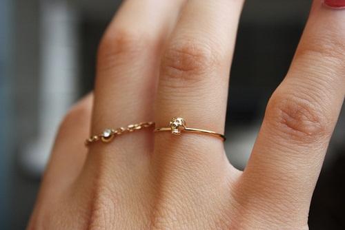 STYLE TIPS; THIN RINGS.-