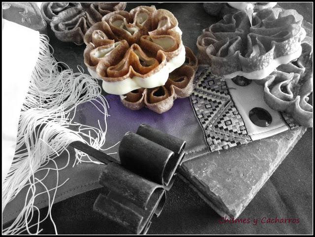 Flores de Chocolate bañadas en choco blanco