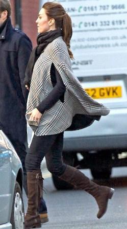 Kate Middleton estilo de embarazada con una capa de Zara