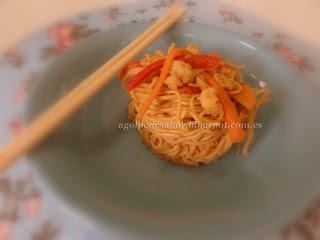 Fideos chinos con salsa de coco y curry