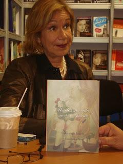 Guadalupe Loaeza, presentó su libro, Abuelas queridas, ¡que vivan sus derechos!