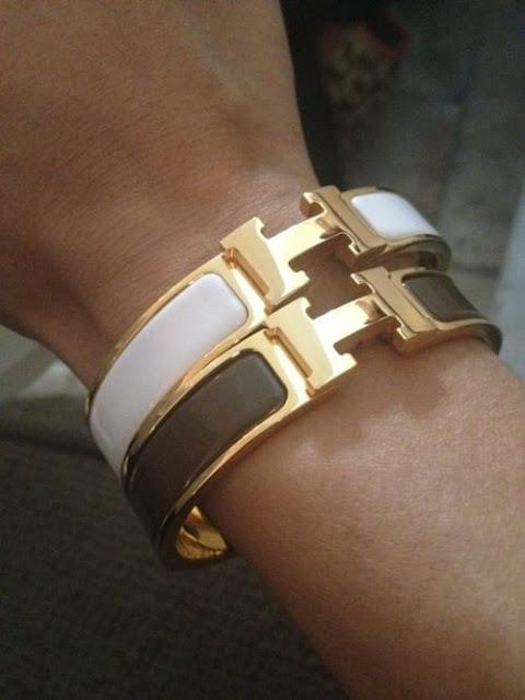 Un adorno en mi muñeca  /  An ornament on my wrist