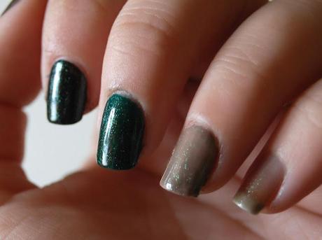 Review: 402 Negro jelly con glitter verde muy fino - Yes love. Review: 402 Negro jelly con glitter verde muy fino - Yes love.