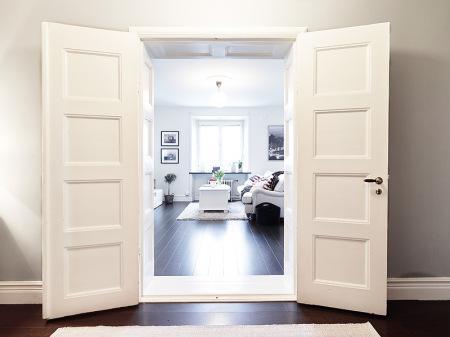 Estilo nórdico con aire de Hamptons vitrinas madera blanca decoración sofas de formas redondeadas blancos playas hamptons muebles nórdicos muebles de ikea muebles de diseño nórdicos mantas cojines textiles suecos lexington los hamptons inspiración fotos estilo sueco decoración Estilo nórdico con aire de Hamptons estilo nórdico diseño sueco lexington diseño nórdico diseño interiores diseño escandinavo decorar pisos decorar comedores rústicos modernos decoración muebles suecos decoración estilo hamptons decoración escandinava decoración de interiores decoración apartamentos pequeños cocinas rusticas modernas cocinas modernas cocinas blancas blog interiorismo blog estilo nórdico blog decoración nórdica