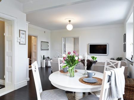 Estilo nórdico con aire de Hamptons vitrinas madera blanca decoración sofas de formas redondeadas blancos playas hamptons muebles nórdicos muebles de ikea muebles de diseño nórdicos mantas cojines textiles suecos lexington los hamptons inspiración fotos estilo sueco decoración Estilo nórdico con aire de Hamptons estilo nórdico diseño sueco lexington diseño nórdico diseño interiores diseño escandinavo decorar pisos decorar comedores rústicos modernos decoración muebles suecos decoración estilo hamptons decoración escandinava decoración de interiores decoración apartamentos pequeños cocinas rusticas modernas cocinas modernas cocinas blancas blog interiorismo blog estilo nórdico blog decoración nórdica