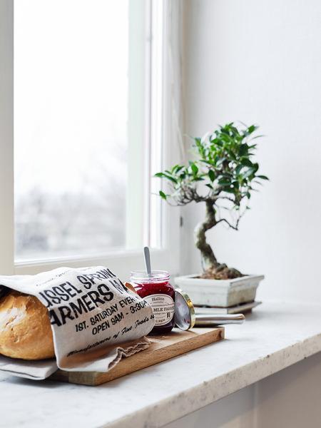 Estilo nórdico con aire de Hamptons vitrinas madera blanca decoración sofas de formas redondeadas blancos playas hamptons muebles nórdicos muebles de ikea muebles de diseño nórdicos mantas cojines textiles suecos lexington los hamptons inspiración fotos estilo sueco decoración Estilo nórdico con aire de Hamptons estilo nórdico diseño sueco lexington diseño nórdico diseño interiores diseño escandinavo decorar pisos decorar comedores rústicos modernos decoración muebles suecos decoración estilo hamptons decoración escandinava decoración de interiores decoración apartamentos pequeños cocinas rusticas modernas cocinas modernas cocinas blancas blog interiorismo blog estilo nórdico blog decoración nórdica