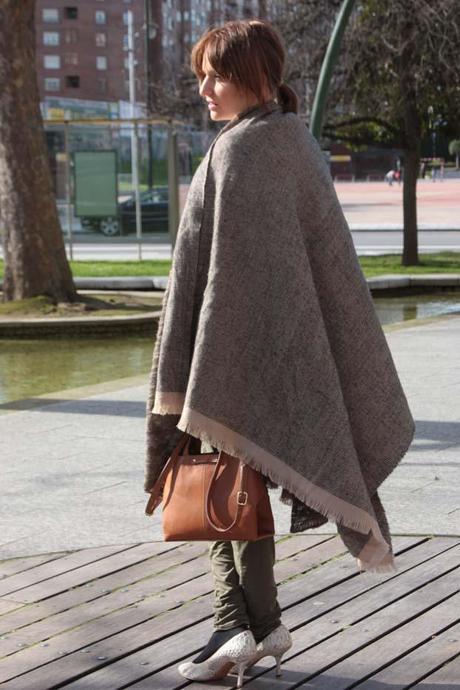 MaxiFular= bufanda, poncho…