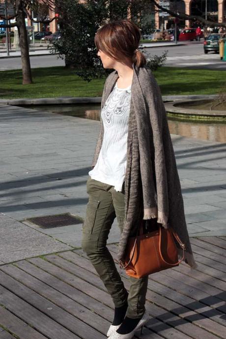 MaxiFular= bufanda, poncho…