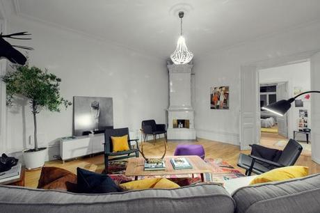Un renovado piso escandinavo