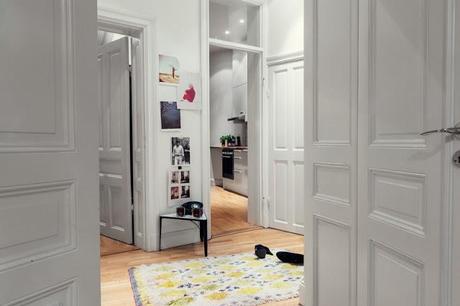 Un renovado piso escandinavo