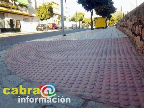 La delegación de Infraestructuras y Movilidad del Ayuntamiento de Cabra elimina barreras arquitectónicas en 18 puntos de la ciudad