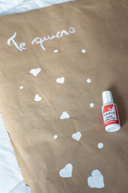 DIY San Valentín - Papel de regalo personalizado