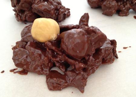 repostería con niños recetas rapidas de repostería recetas fáciles de repostería recetas delikatissen recetas de dulces de chocolate Receta de bombones fáciles de chocolate y frutos secos postres para el café postres con niños postres con chocolate postes con cereales gastro blog como hacer bombones chocolate pistachos almendras avellanas cereales Bombones fáciles de chocolate y frutos secos bombones de chocolate y frutos secos bombones de chocolate negro bombones de chocolate con leche bombones de chocolate blanco bombones con chocolate arandanos frutos secos blog de repostería facil blog de repostería creativa blog de recetas fáciles blog de postres 