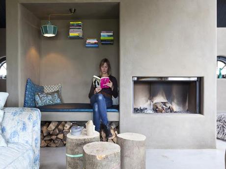 Frente a la chimenea