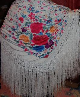 Una novia con mantón