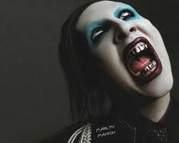 Marilyn Manson se desmayó en pleno concierto (VIDEO)