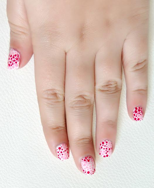 NOTD: Valentine dotting nails.