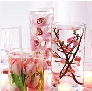 Flores sumergidas en el agua