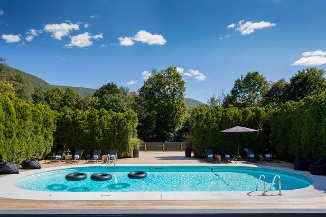 piscina_con_neumáticos_reciclados 