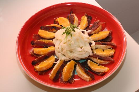 Ensalada de mojama de atún y naranjas con hinojo al aroma de limón y unos Papá Noeles comestibles