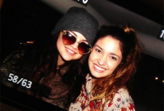 ¡Selena Gomez sube a tres Selenators a su camioneta! (VIDEO)