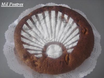 Tarta abizcochada de manzana, nueces y pasas