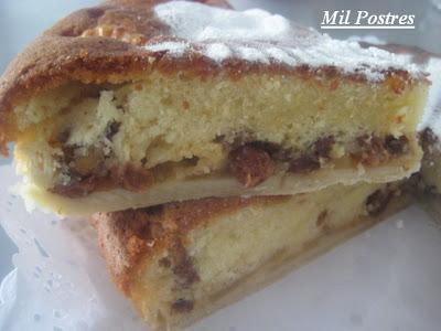 Tarta abizcochada de manzana, nueces y pasas