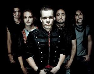 Esos hombres disparando con sus guitarras:Crisis de Fe