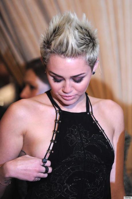 Viral: Los Pechos De Miley Cyrus En La Fiesta Previa De Los Grammys