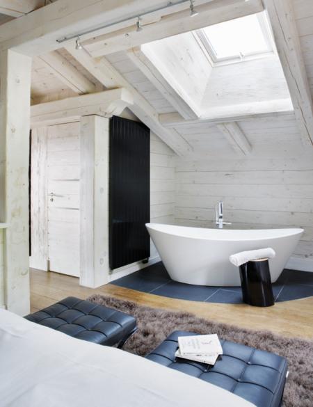 Estilo nórdico en Suiza super casas estilo nordico suelo de granito de Zimbabwe sofás de piel blanca Kilt de Zanotta sillas Tulip de Eero Sarinen para Knoll puff Barcelona de Mies van de Rohe Knoll muebles de diseño mobiliario del dormitorio Zanotta madera decapada lineas rectas grandes ventanales Estilo nórdico en Suiza estilo nórdico espacios abiertos en las zonas comunes diseño nórdico diseño escandinavo decorar pisos estilo nordico decorar dormitorios con baño decorar casas nordicas decorar casas estilo nordico decoración salones decoración en blanco consola de Khamsa cojines de piel de conejo de Katrin Leuze butacas de vaca modelo Fortuna de Alivar blog interiorismo blog decoración nórdica blog decoración blog deco estilo nordico altos techos alto techo abuhardillado almohadones de Casa alfombra de cordero del Tíbet