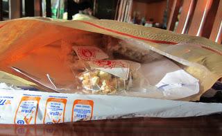 Que hay dentro del sobre ...Nueces California.