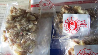 Que hay dentro del sobre ...Nueces California.