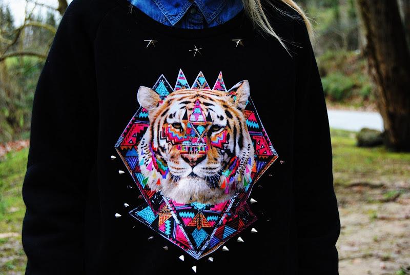 Tiger sweatshirt.