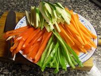 Wok de espaguetis con verduras, calamar, sepia y salsa Teriyaki