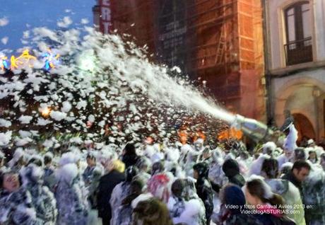 Carnaval Aviles 2013: Descenso Galiana. Video y fotos