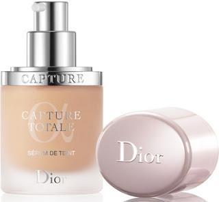 LA REFORMULACIÓN DE CAPTURE TOTALE, DE DIOR, CON EVA HERZIGOVA COMO NUEVA IMAGEN DE LA LÍNEA