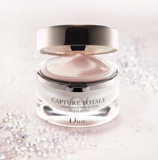 LA REFORMULACIÓN DE CAPTURE TOTALE, DE DIOR, CON EVA HERZIGOVA COMO NUEVA IMAGEN DE LA LÍNEA