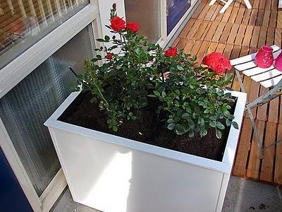Una jardinera con tablero de mdf