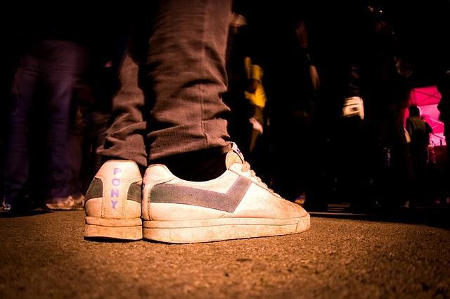 Pilas y colas y frau pony girl!