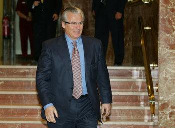 EL JUEZ GARZON SALIENDO DE LA ENTREVISTA CON EVO MORALES PTE DE