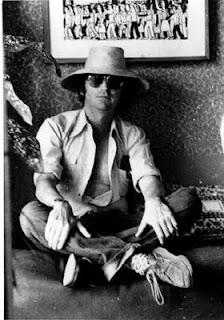 Palabra seria, juego de identidades.