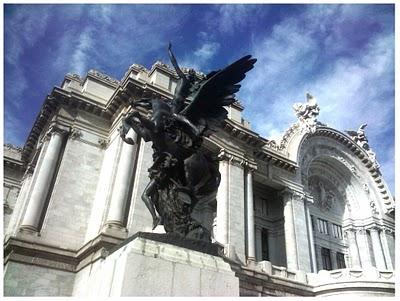 El Palacio de Cristal en Madrid y el Palacio de Bellas Artes en México