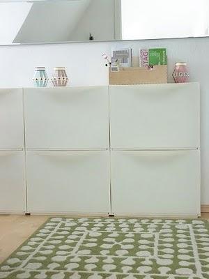 Recibidor con trones blancos