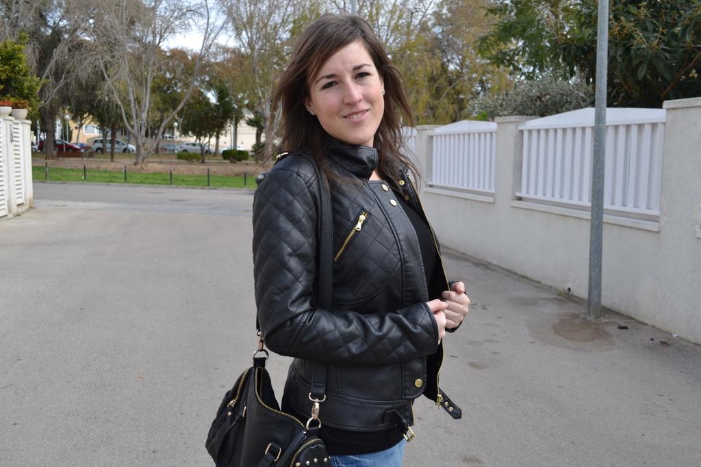 Look of the day: black and gold