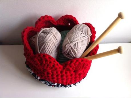 Cesto mediano o bol de trapillo Teje un cesto con asas o una estrella